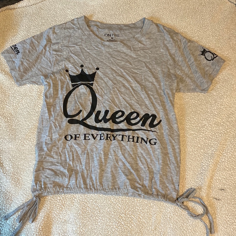 Girls queen shirt